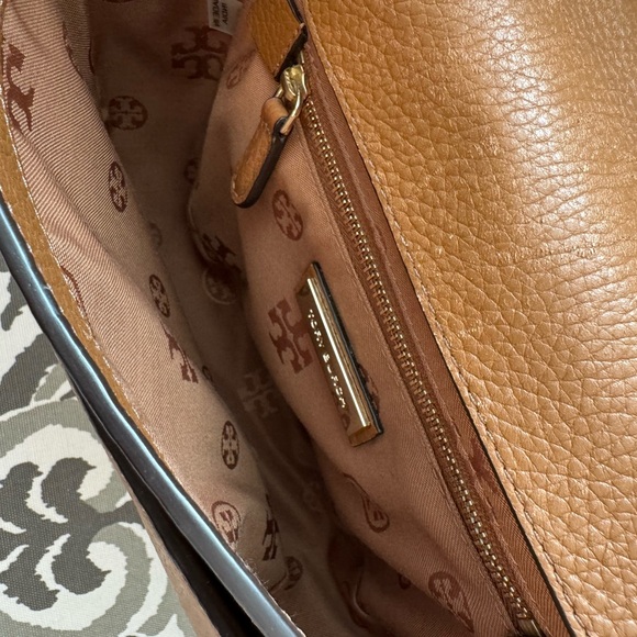 Tory Burch Brown Leather Crossbody Saddlebag. - Picture 4 of 7
